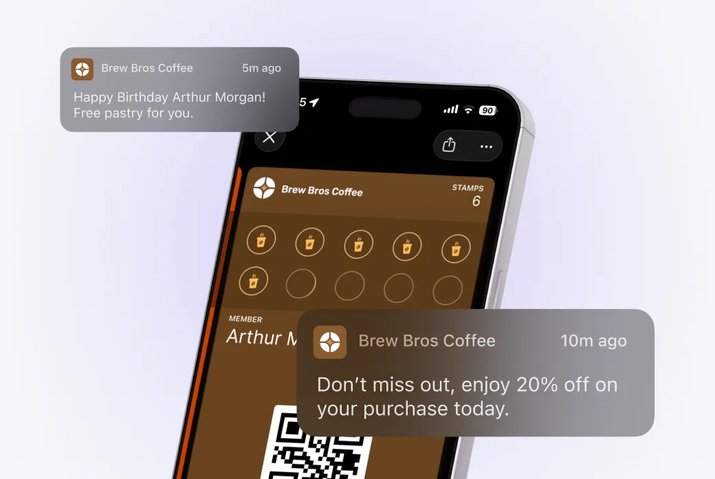 Mockup HP menampilkan notifikasi wallet berisi pesan ajakan kembali yang dipersonalisasi.